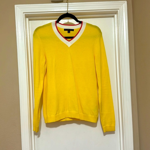 346 Brooks Brothers Yellow Sweater. - Picture 1 of 5